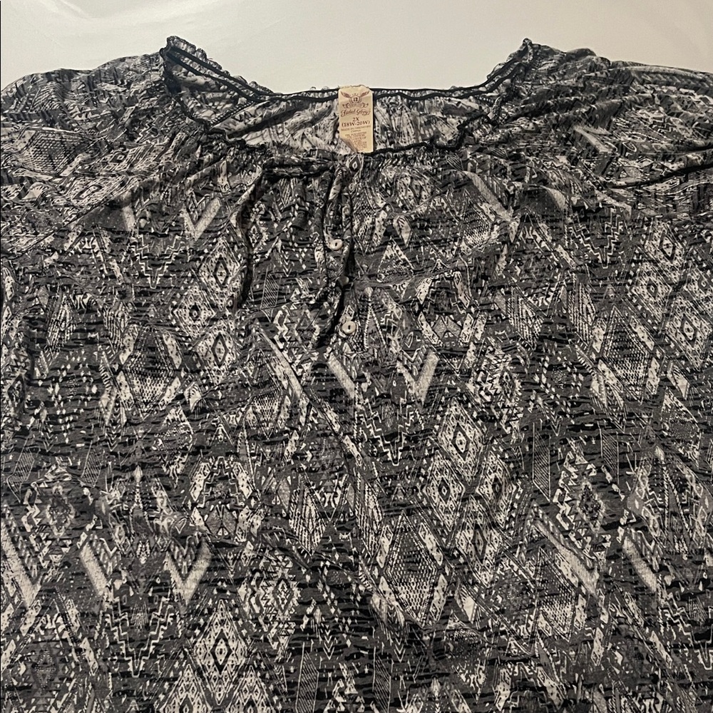 Faded Glory Black and White Patterned Blouse